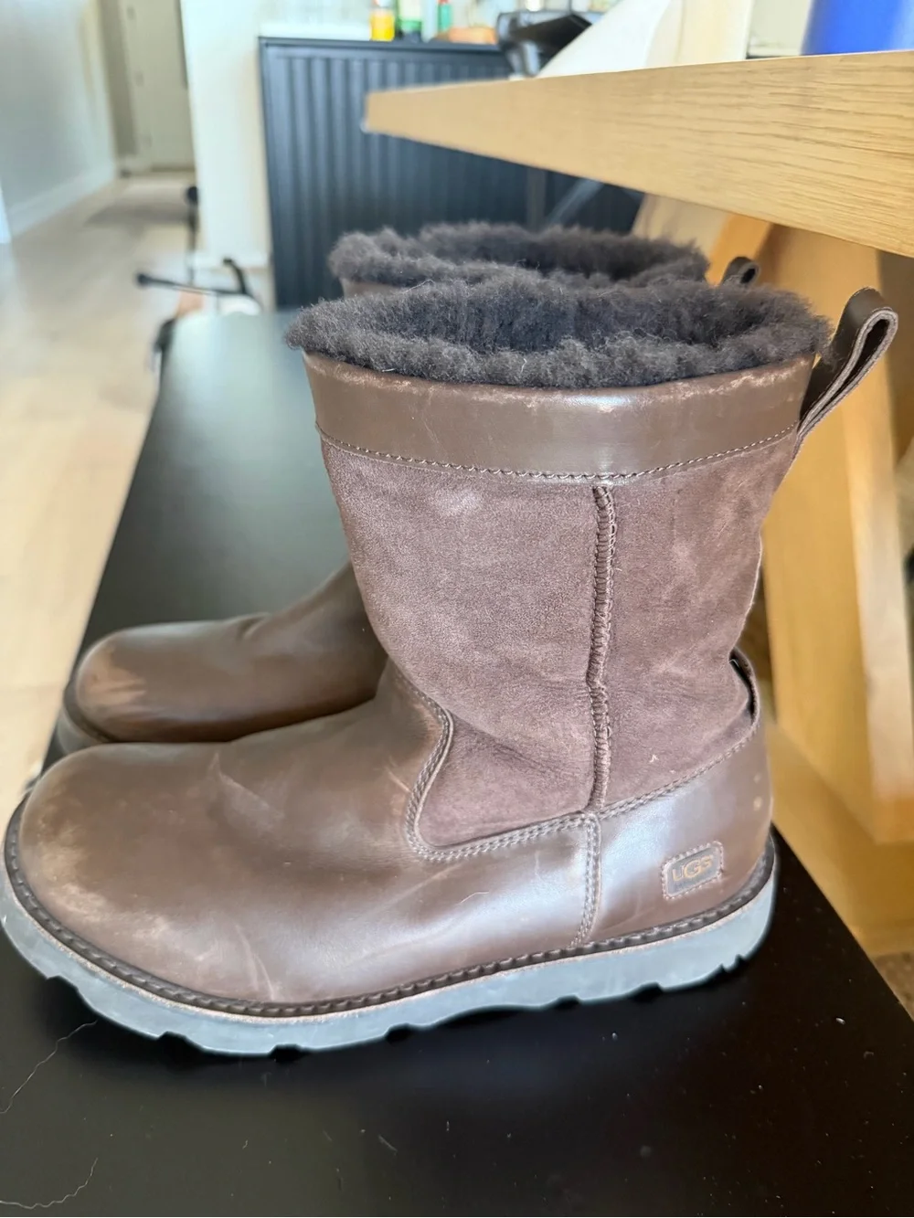 UGG Waterproof Leather Shearling Vibram Boots Men’s Size 10